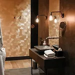 Manzo's 4*