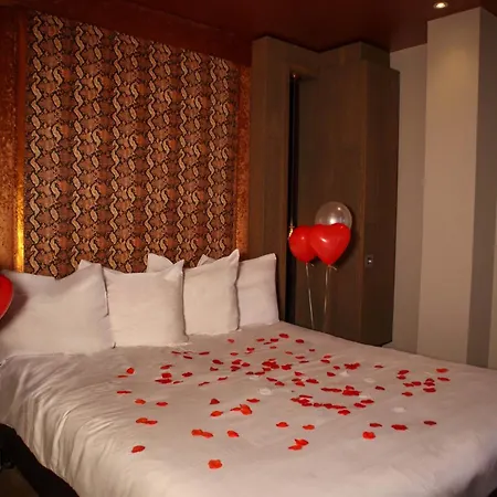 Manzo's Hotel