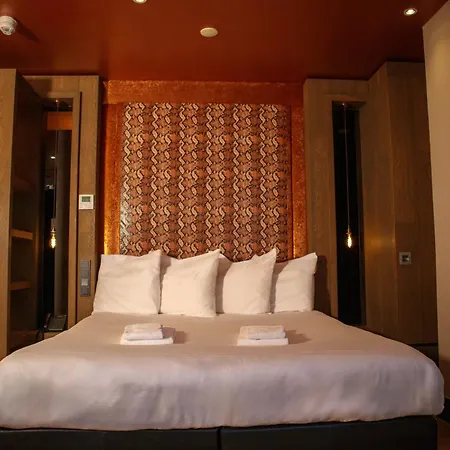 Manzo's سانداكم