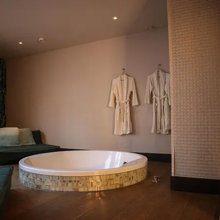 Manzo's Zaandam