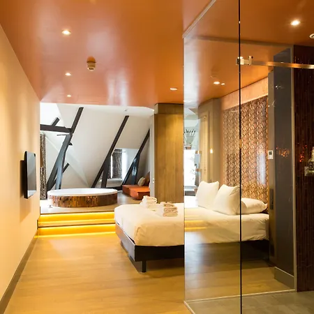 Manzo's Hotel