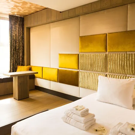 Manzo's Hotel