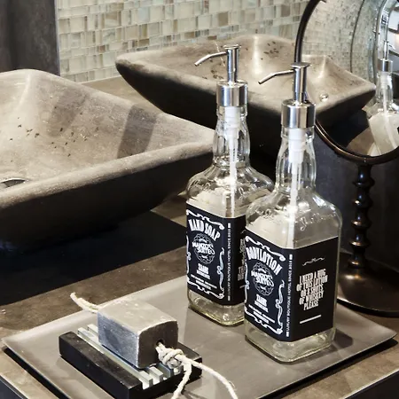 فندق Manzo's سانداكم