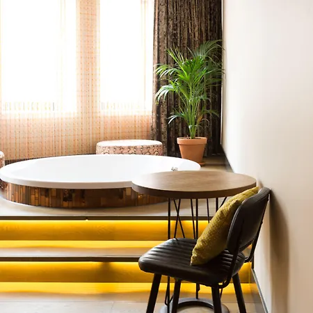 Manzo's Hotel