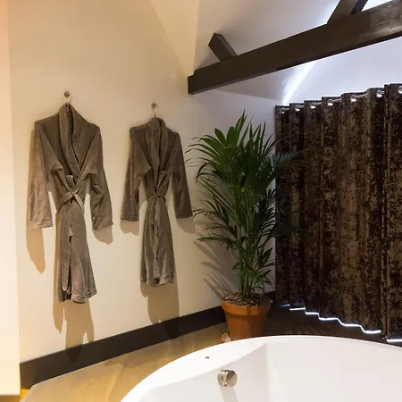 Manzo's Hotel