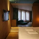 Manzo's 4*
