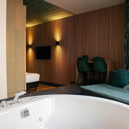 מלון Manzo's זנדאם