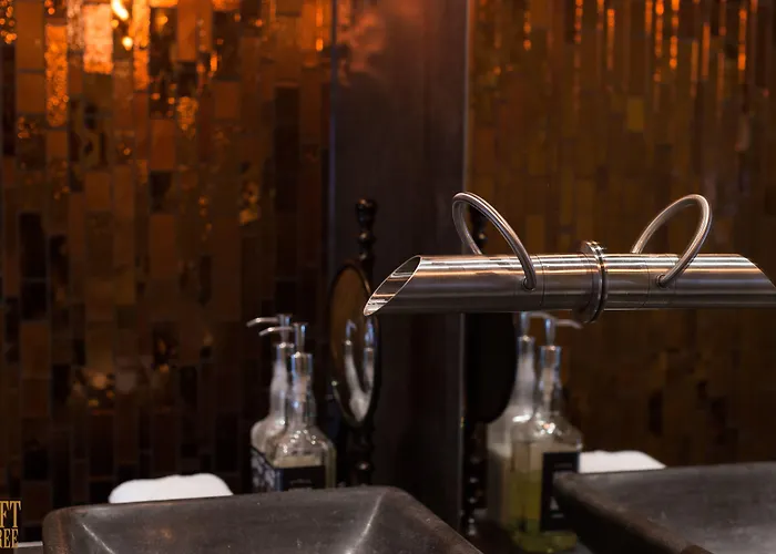 Manzo's 4* זנדאם